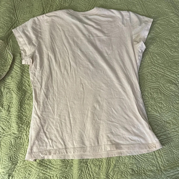 Rolling Stones cream colored t shirt with signature red tongue - Picture 7 of 9